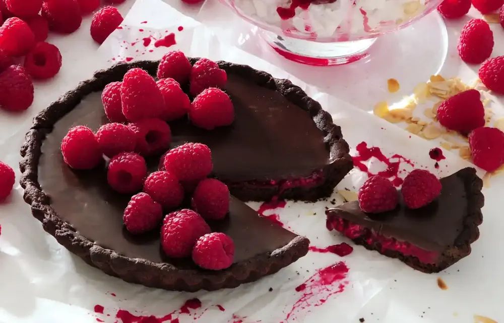 Tarta czekoladowa z malinami